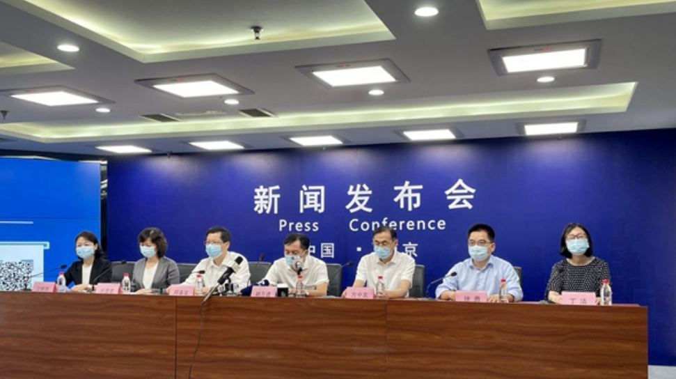南京排查出4例阳性当天，一场速度与温度并存的防疫行动