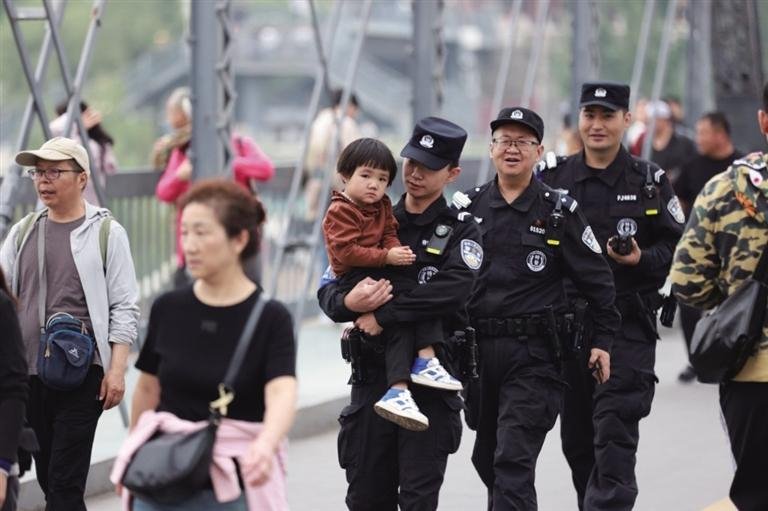 西孟加拉警察，街头秩序还是政治工具？