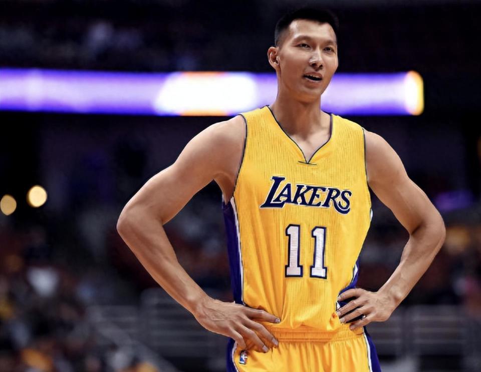 林书豪 vs 罗斯,两位1号后卫,两种截然不同的篮球人生 林书豪 vs 罗斯,两位1号后卫,两种截然不同的篮球人生